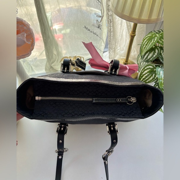 🖤🩷Coach Black Medium Sized Tote🩷🖤 - Picture 5 of 9